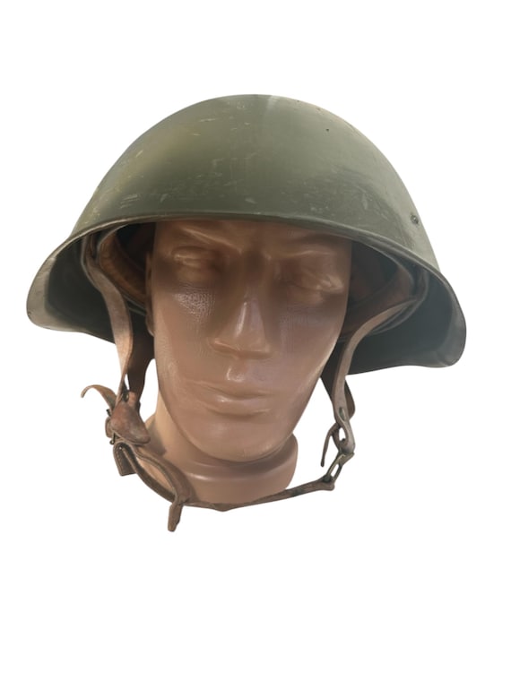 ヴィンテージミリタリーヘルメット M70 戦闘 ハンガリー軍 ユニーク