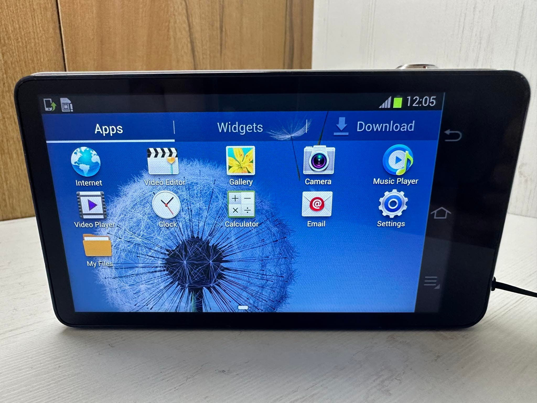 Perfect Samsung GALAXY EK-GC100 Android Digital Camera and Sim