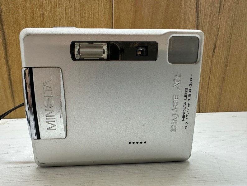 Konica Minolta Dimage Xt Digital Camera 3,2 MP Compact 3X Optical Zoom 2GB Memory Card and Battery image 7