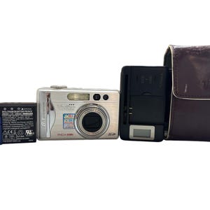 Vivitar Vivicam 8300s Digital Camera Compact AA Batteries 8.1 MP 3X Optical Zoom 2.5 Inches Lcd Silver + Case, 16mb,  Battery Charger