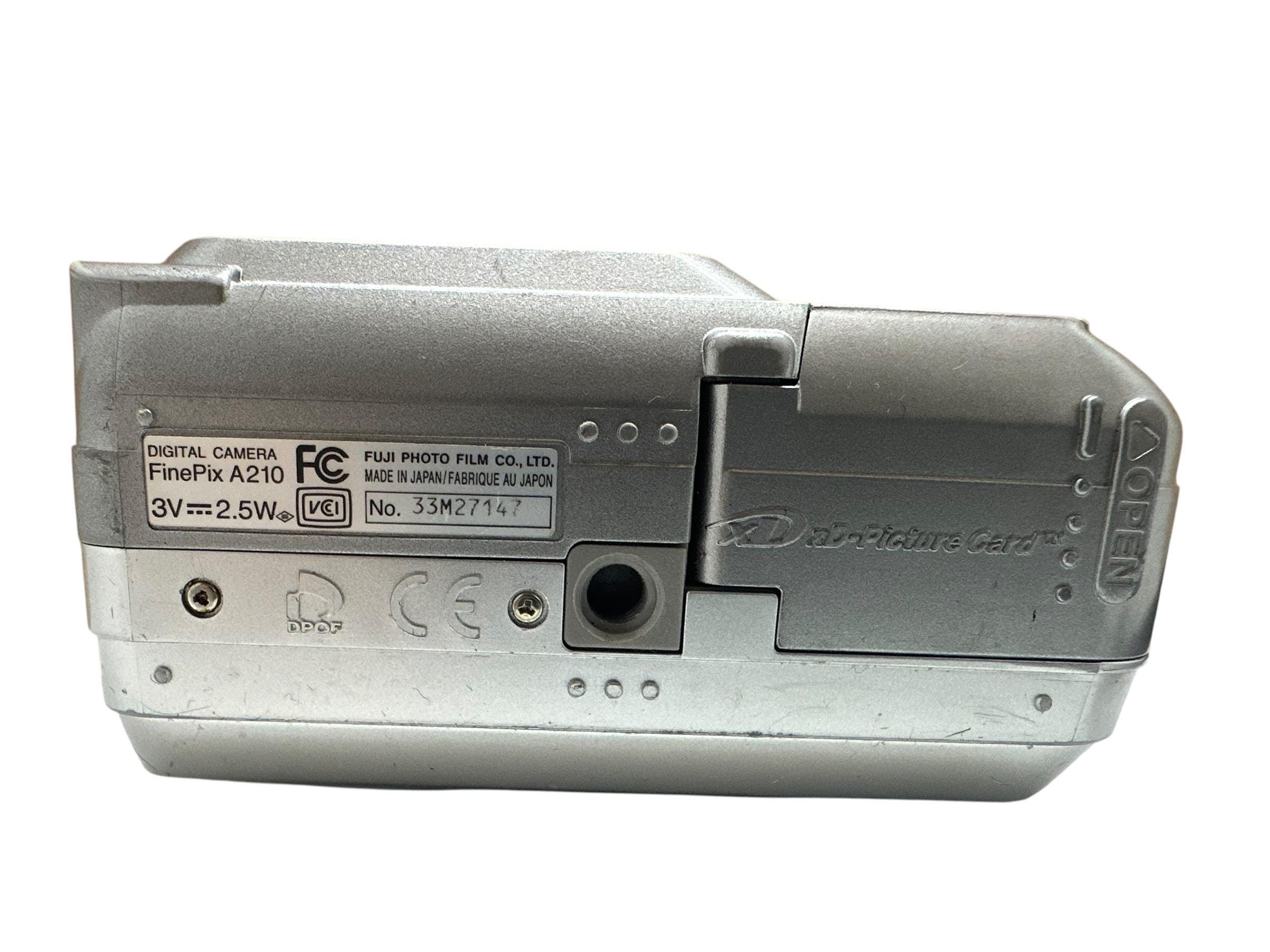 Fujifilm Finepix A210 Digital Camera 3X Optical Zoom 3.2 MP