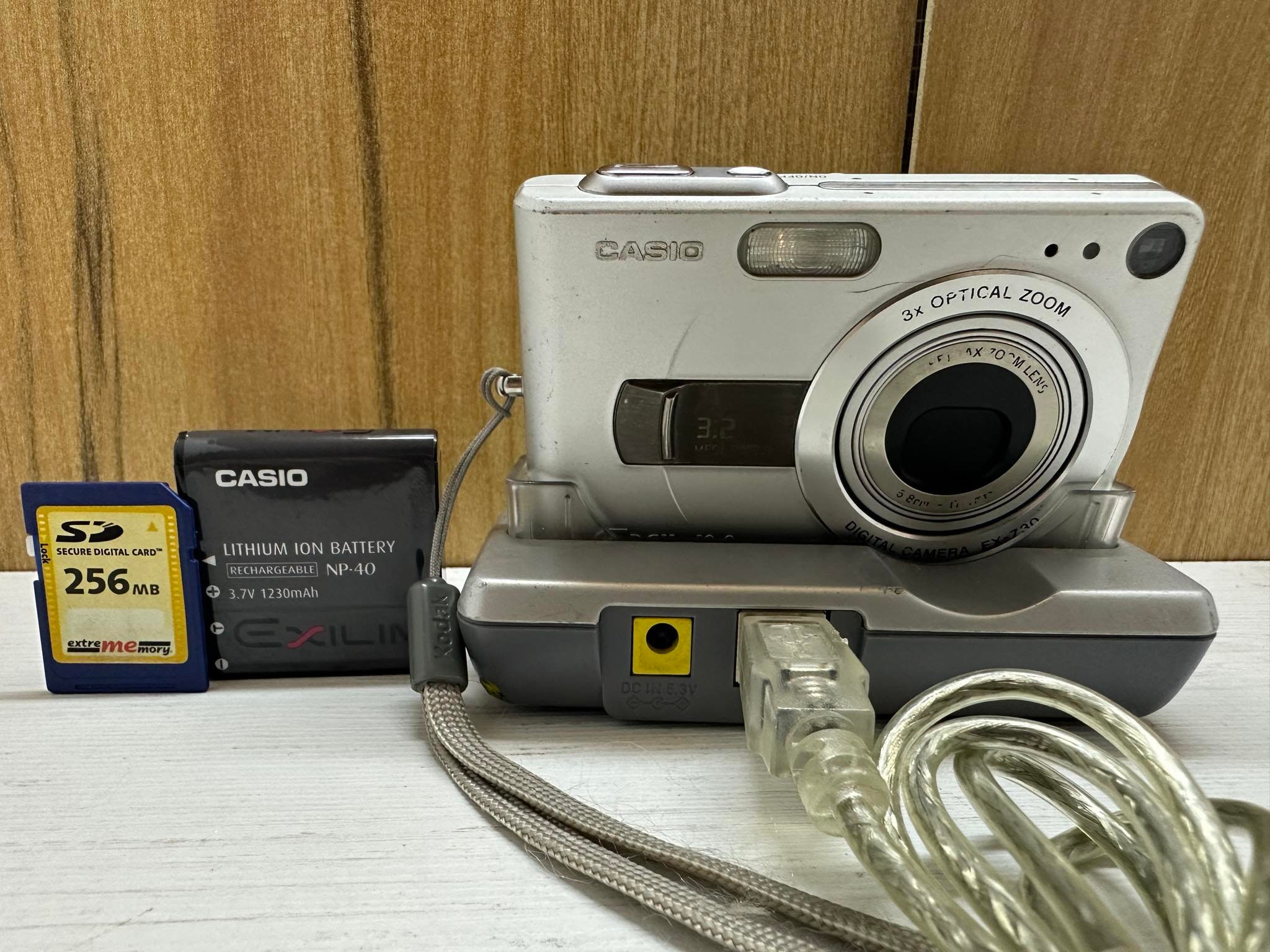 動作品】CASIO EXILIM EX-Z50 シルバー 充電器 ケース付き G103724158