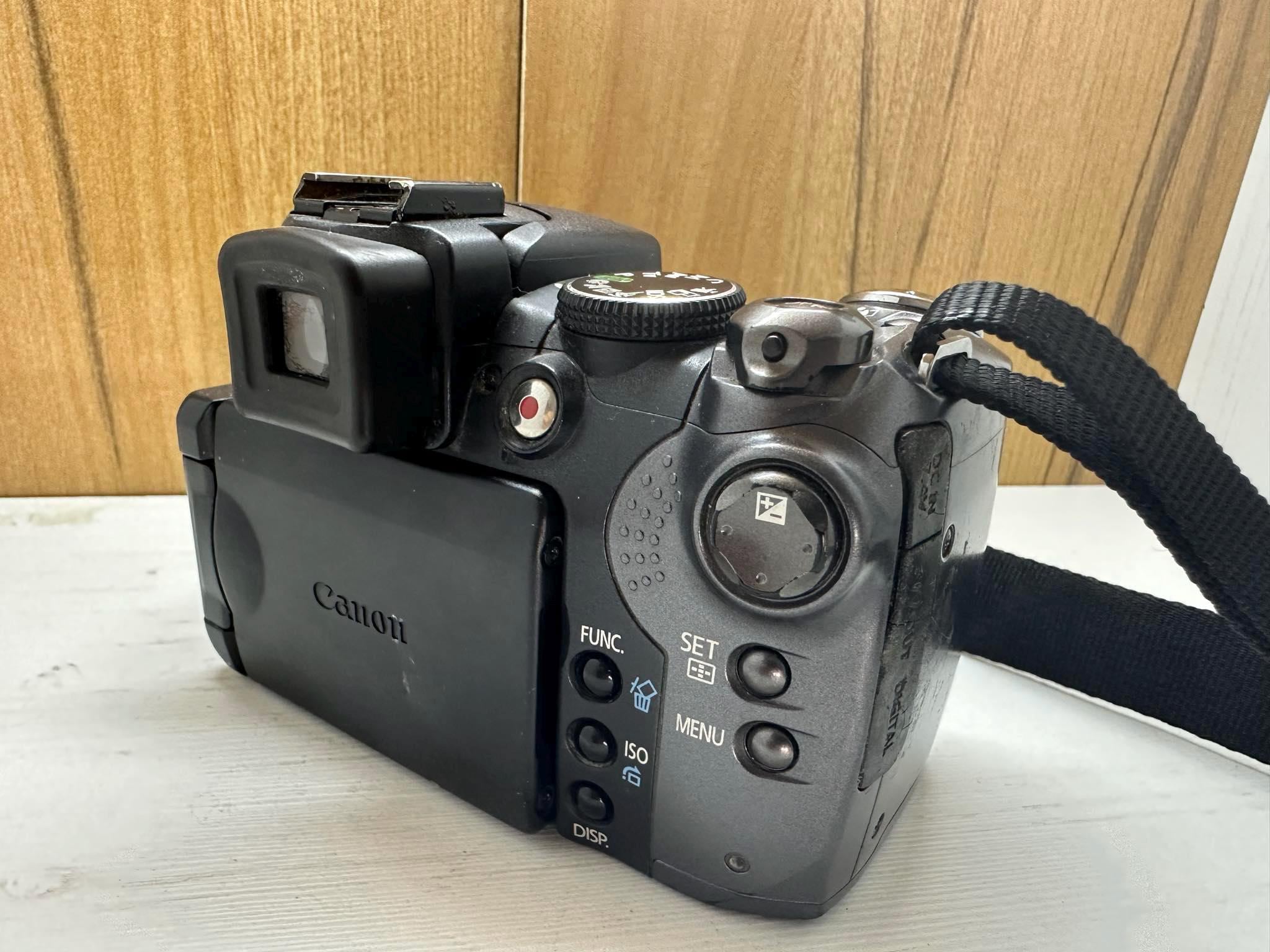 Canon Powershot Pro Series S5IS Digital Camera 8 MP 12X Optical