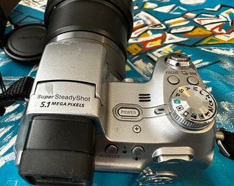Appareil photo numérique Sony CyberShot DSC-P73 4,1 MP zoom optique 3x argent
