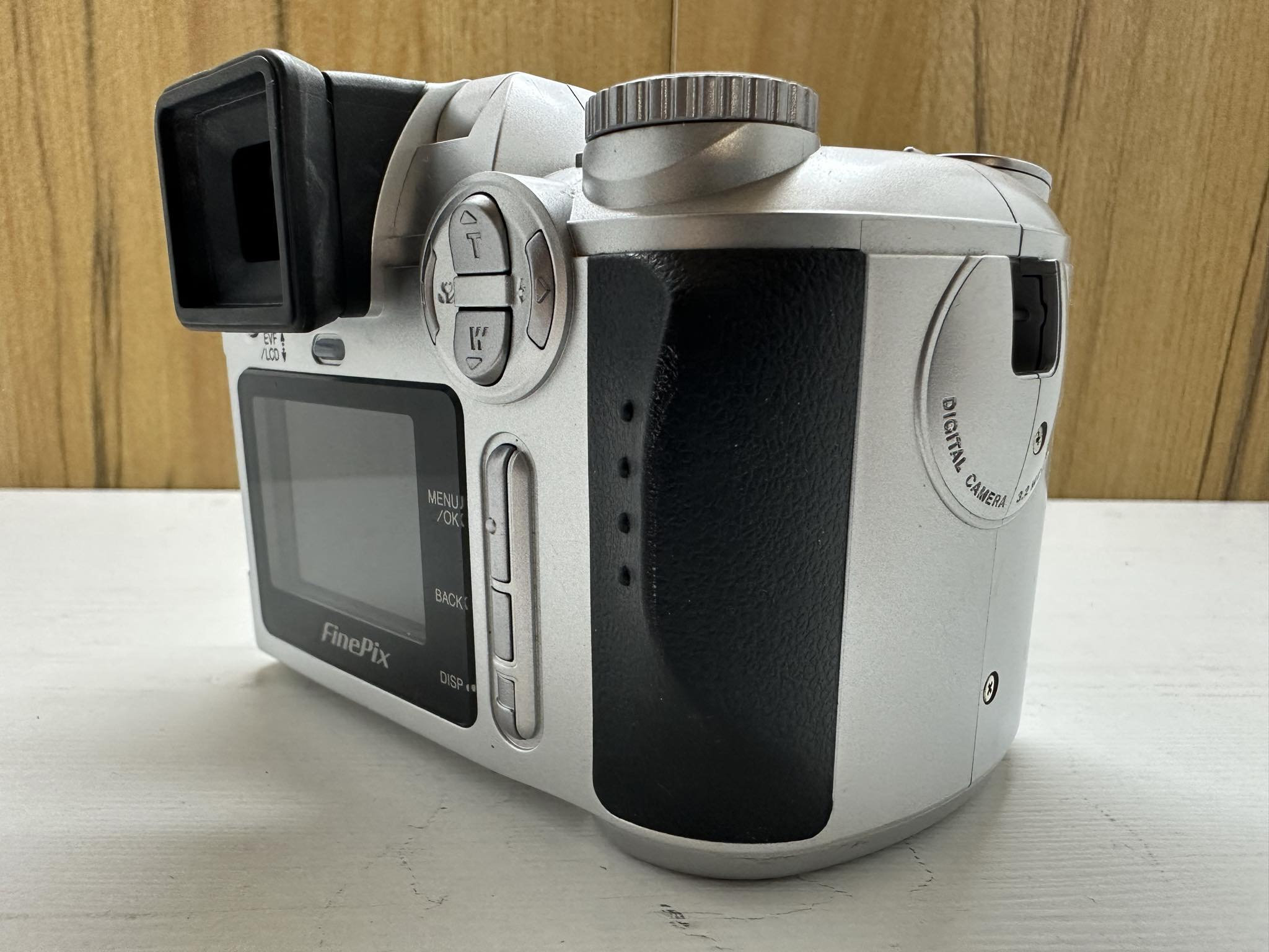 富士フイルム FinePix S304 デジタルカメラ 6倍光学ズーム