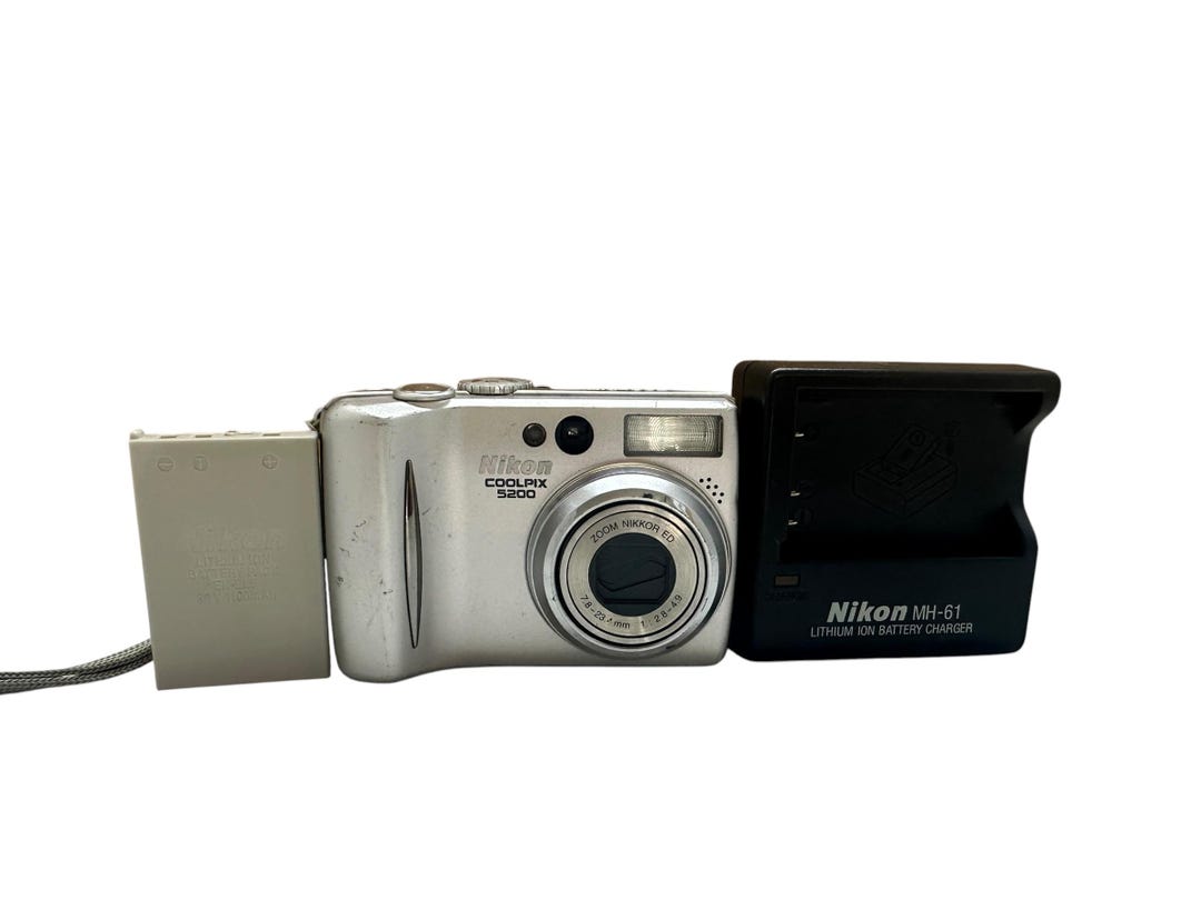 Nikon Coolpix 5200 Made in Japan Digital Camera 4 MP 3X Nikkor Red