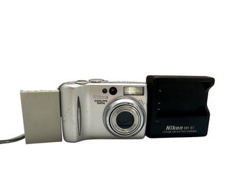 Nikon Coolpix 5200 Made in Japan Digital Camera 4 MP 3X Nikkor Red