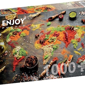 Puede incluir: Un rompecabezas de 1000 piezas que representa un mapa del mundo hecho de diversas especias y hierbas. La caja del rompecabezas tiene la palabra "ENJOY" impresa.