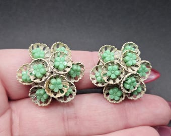 Vintage 1950s Mid Century Green Flower 3D Clip Earrings