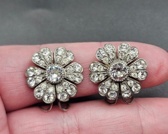 Antieke Franse jaren 1930 Art Deco Pasta Zeer Sparkly Clip Cluster Bloem Oorbellen