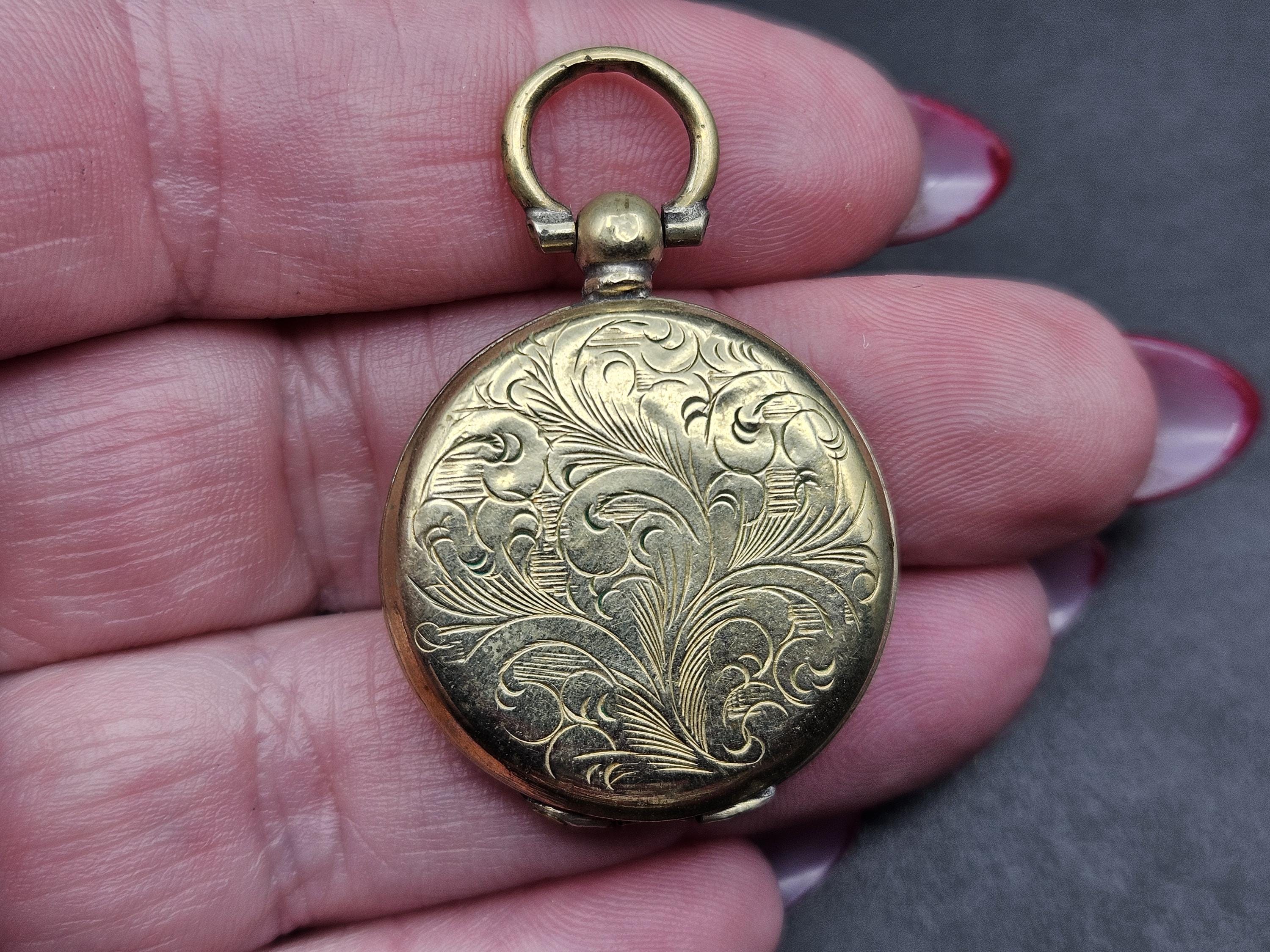 Dala 　　　　イギリスアンティーク　9ct rolled gold Antique Victorian Rolled Gold Double Sided Engraved Vertical