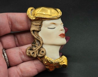 Vintage ambachtelijke keramiek geschilderde dame (Lauren Bacall?) broche jaren '80 doet jaren '40