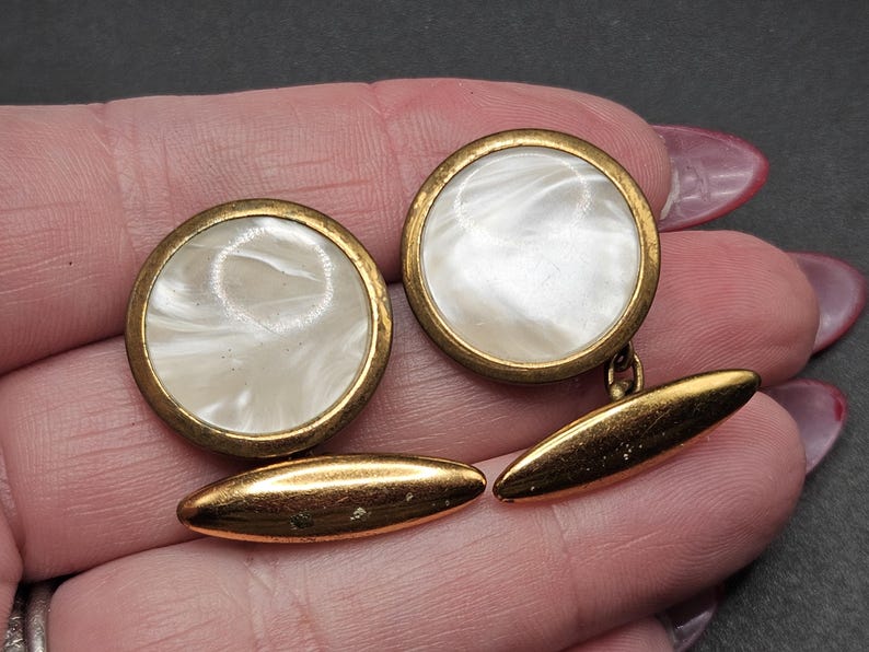 Curated visual reference: Antique 1930S Art Deco Faux Mother Of Pearl Large Chain Photo Inspiration