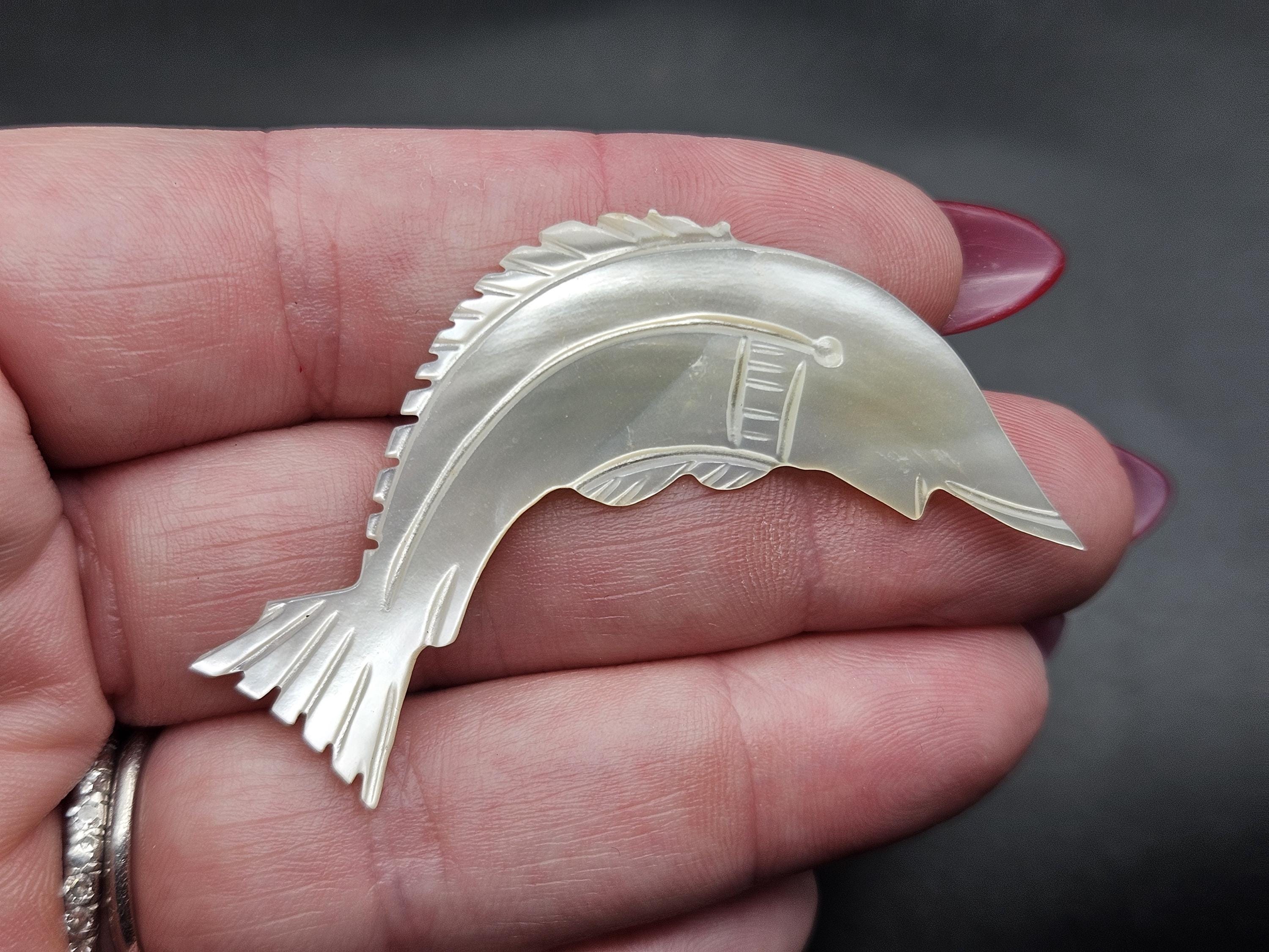 Broche Ancienne Poisson En Nacre - Environ 3,5 X 2 Cm - Occasion Vintage