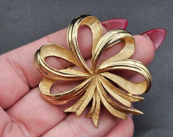 Vintage Mid Century Crown Trifari Robbon Bow broche ondertekend Goldtone