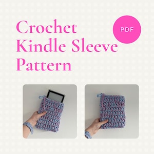 Puede incluir: Un patrón PDF digital para una funda de Kindle de ganchillo. El texto dice Crochet Kindle Sleeve Pattern y PDF. La imagen muestra dos vistas de una funda rectangular de ganchillo en tonos azul y rosa, una conteniendo un lector electrónico.