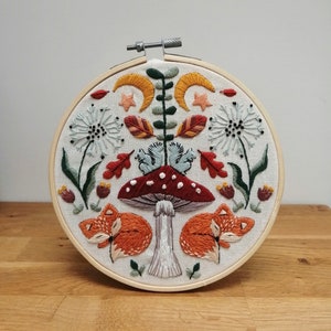 Sleepy Foxes Embroidery Kit for Beginners with Pre Printed Fabric-Woodland Autumn Mushroom DIY Craft Kit Gift UK