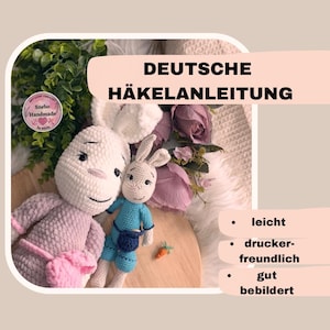 Könnte beinhalten: Eine Häkelanleitung für zwei Amigurumi-Hasen. Die Anleitung ist in deutscher Sprache verfasst und enthält die Worte "DEUTSCHE HÄKELANLEITUNG". Die Anleitung wird als leicht, druckfreundlich und gut bebildert beschrieben.
