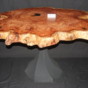 Alter Growth Redwood Tisch