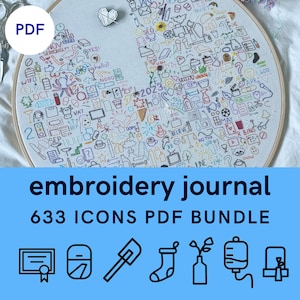 Op de afbeelding: Een borduurring met een gedetailleerd handgestikt ontwerp met talrijke iconen en tekst, waaronder de woorden "embroidery journal" en "633 icons PDF bundle". Het ontwerp staat tegen een lichte achtergrond met een blauwe banner.