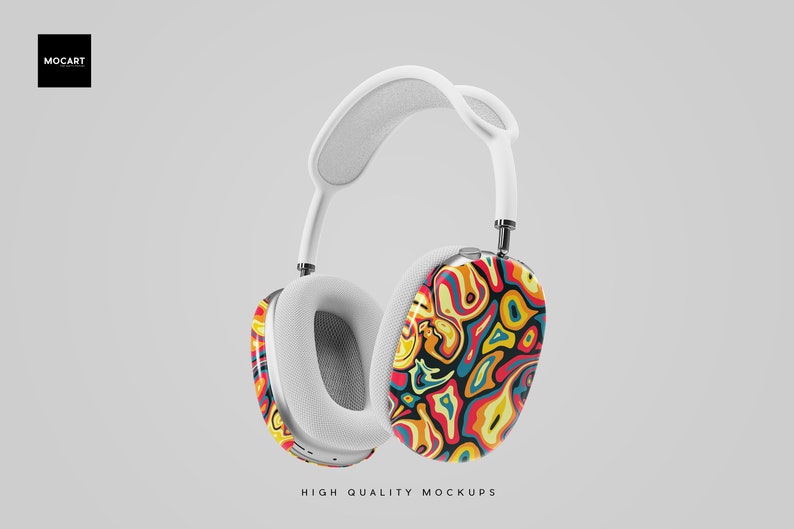 Pu&ograve; includere: Cuffie bianche over-ear con un motivo astratto colorato su un padiglione. Le cuffie hanno un'archetto imbottito e padiglioni.