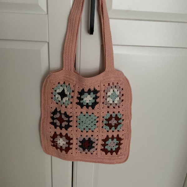 Selbstgehäkelte Patchwork Tasche