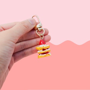 Strawberry Cake Keychain | Miniature Strawberry Shortcake Key Chain | Dessert Keyring | Cute Accessories Gift | Food-Themed Keychain