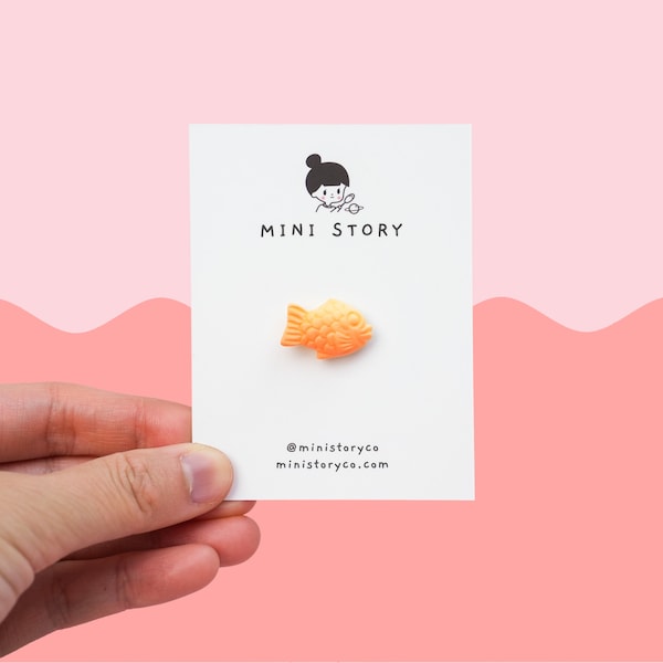 Fish-shaped Pastry Pin | Bungeoppang Pin | Korean Bungeo-ppang Pin | Japanese Taiyaki Pin | Korean Fish Bread Pin | Street Food Brooch