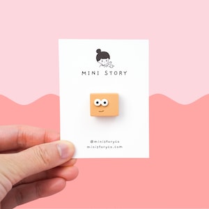 Cute Smiley Face Brooch | Smirk Face Pin | Nostalgia Pin | Whimsical Brooch | Novelty Pins | Fun Accessories