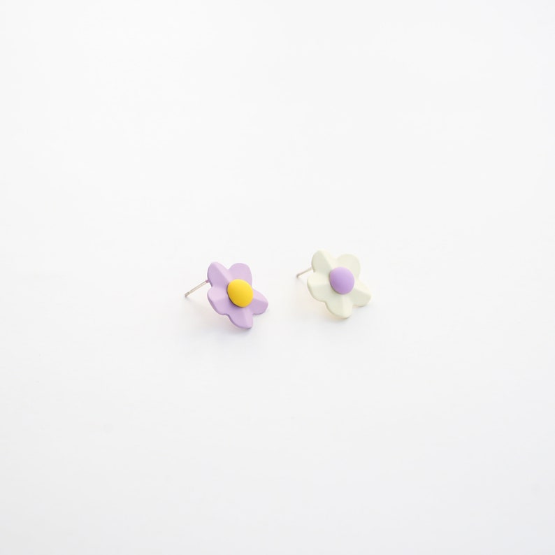 Retro Flower Mismatched Earrings Forget Me Not Earrings Statement Flower Stud Earrings Purple Floral Jewellery Y2K Cute Earrings image 9