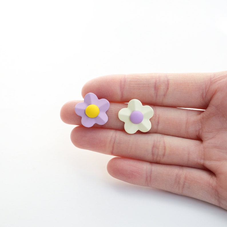 Retro Flower Mismatched Earrings Forget Me Not Earrings Statement Flower Stud Earrings Purple Floral Jewellery Y2K Cute Earrings image 1