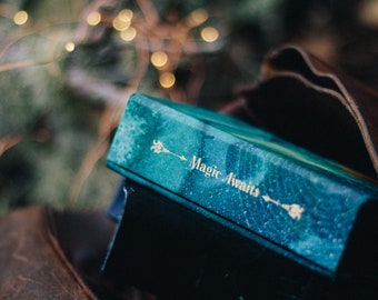 Una baraja para caminar por los caminos del misterio/para lecturas de cartas del oráculo del tarot. Baraja independiente.