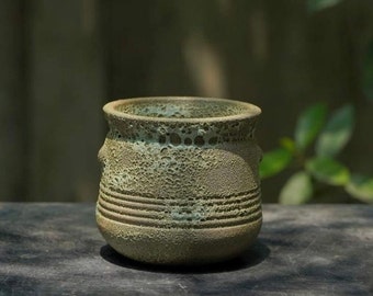 Edition 1/1 Unique handmade vase beautiful finishing as antique item
