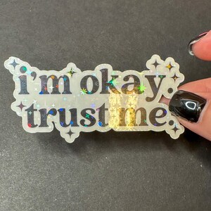 Sto bene. Fidati di me. Adesivo Emo Anziano, Adesivo per Laptop per Emo Anziani, Emo Anziani, Adesivo Musicale, Non una Fase