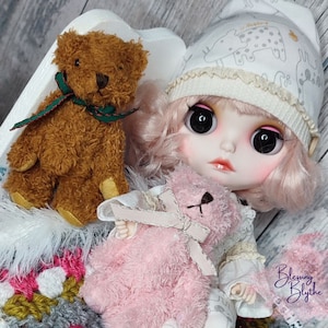 Tiny handmade teddy bear with ribbon. Handmade Pet for Blythe Doll, Bear toy/pet for dolls, Blythe Holala OB11 BJD Poppy Parker - UK Seller