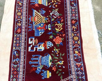 Hand-Knotted Wool Flower Rug: Antique-Style, Luxury Home Decor