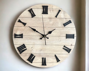 Minimalistische Holz Wanduhr: Lautlose römische Ziffern, Boho Dekor