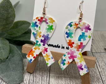 Orecchini per la consapevolezza dell'autismo, nastro per l'autismo, pezzo di puzzle sull'autismo in finta pelle, multicolore