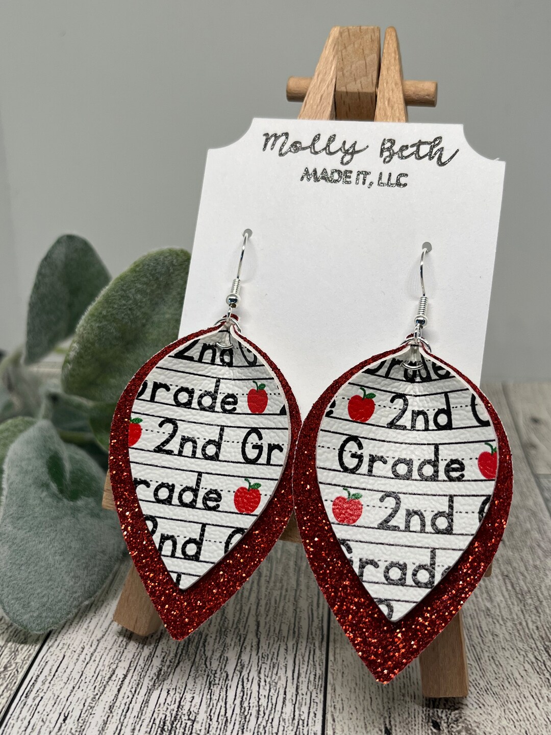 Orecchini Pendenti A Matita Per Insegnante - Realizzati In Pelle Morbida, Tema Scuola, Regalo Di Ringraziamento Per Maestre E Professoresse - copertina