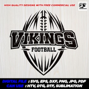 Può includere: Un design grafico nero che raffigura la forma di un pallone da football americano con bordi affilati e appuntiti. La parola VIKINGS è stampata in un carattere in grassetto al centro, con la parola FOOTBALL posizionata subito sotto in piccolo.