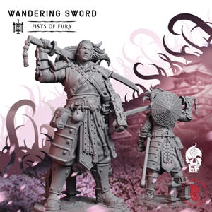 Puede incluir: Una figura miniatura de resina gris de un guerrero titulada WANDERING SWORD FISTS OF FURY. La figura presenta una espada larga sobre el hombro, un sombrero cónico y una armadura detallada con acentos de cuerda. El texto WANDERING SWORD FISTS OF FURY es visible.