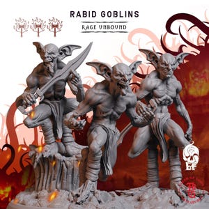 Könnte beinhalten: Drei graue, unbemalte Goblin-Miniaturen mit dem Titel Rabid Goblins Rage Unbound. Die Figuren haben spitze Ohren, scharfe Zähne und muskulöse Körper. Ein Goblin hält eine geschwungene Klinge, während die anderen in dynamischen Posen stehen.