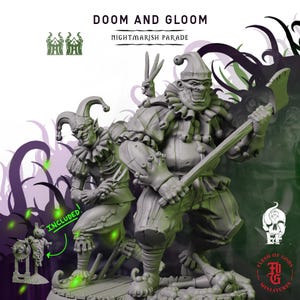 Könnte beinhalten: Zwei graue Miniaturfiguren aus Harz in Narrenkostümen, eine mit einer großen Axt und die andere mit einer kleinen Klinge. Der Text DOOM AND GLOOM NIGHTMARISH PARADE ist oben sichtbar. Eine kleine Vogelscheuchenfigur ist als INCLUDED markiert.