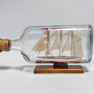 Personalisiertes Schiff in einer Flasche – Maritimes Dekor, umweltfreundliches Geschenk, 500 ml
