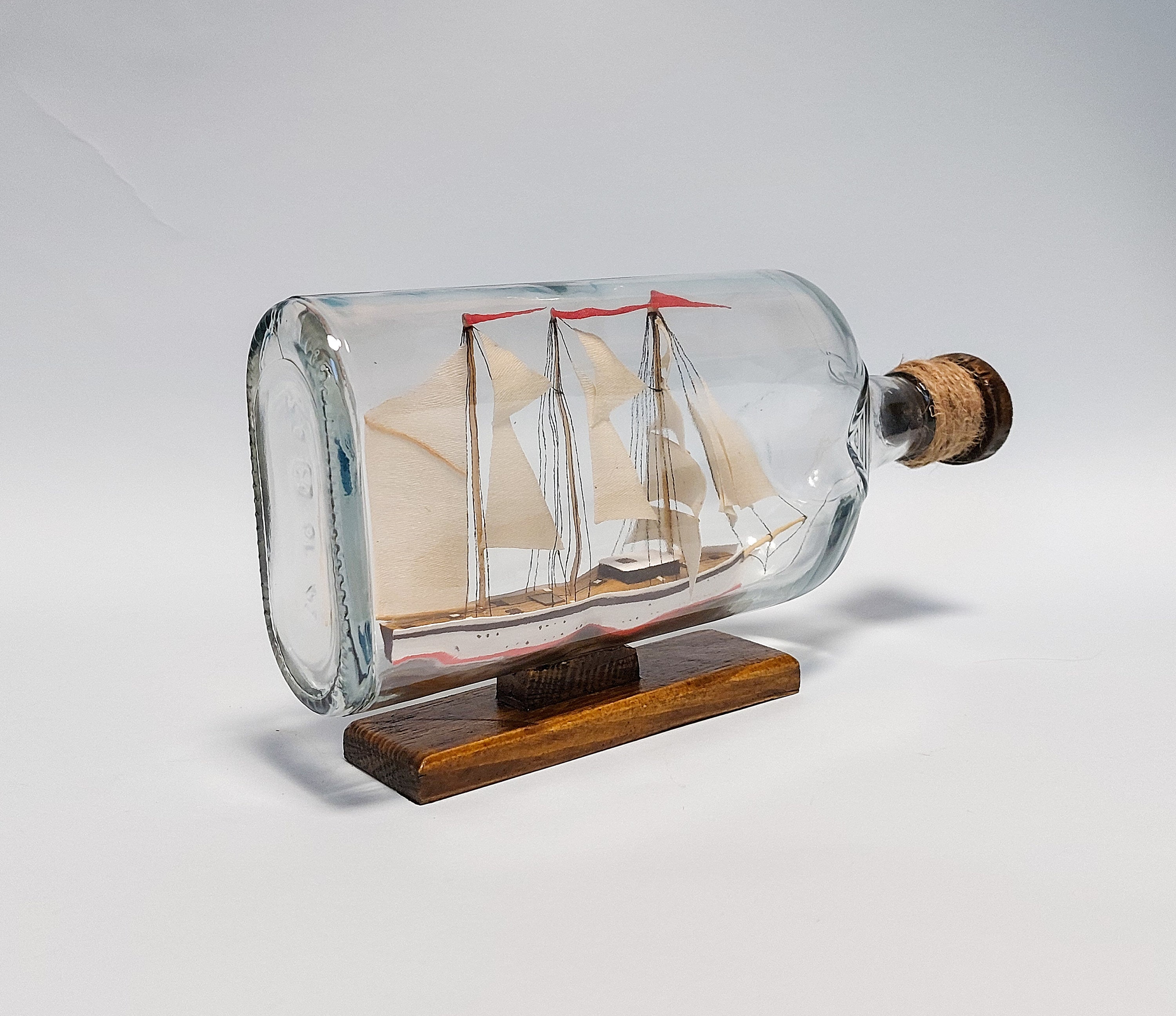 Gepersonaliseerd schip in een fles - nautische decoratie, milieuvriendelijk cadeau, 500 ml - Nederland