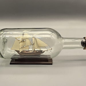 Barco personalizado en botella – Decoración náutica ecológica de 500 ml | Nombre personalizado gratis | Regalo único para papá, marineros y el hogar