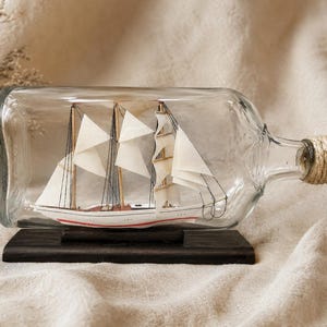 Barco personalizado en una botella, 500 ml – Regalo náutico artesanal