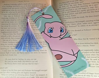 Marcapáginas de Mew | Regalo hecho a mano para lectores y fans de Pokémon | Accesorio de lectura adorable | Arte de fans | Un regalo ideal para niños y adultos