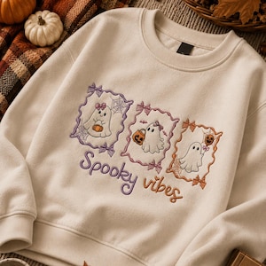 Halloween-Geister-Stickpaket mit gruseligen Vibes in 5 Größen. Niedliche Geisterrahmen mit Kürbis, Ballon und Tasche – digitale Stickdateien für Stickmaschinen.