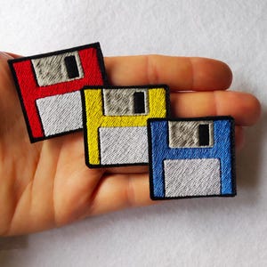Parche bordado termoadhesivo de disquete – Parche retro de ordenador – Parche para geeks – Parche para programadores – Parche tecnológico vintage – Parche de regalo para nerds PACK3